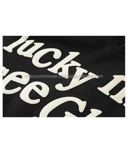 Sudadera con Capucha Lucky Me I See Ghosts, Unisex, Estilo Urbano, Tejido de Algodón, Diseño de Corazón con Estampado Frontal en Negro - Product Image 6