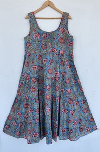 Robe d'été ample sans manches à imprimé floral bohème en coton pour femme, style étagé, pour la vente en gros - Product Image 2
