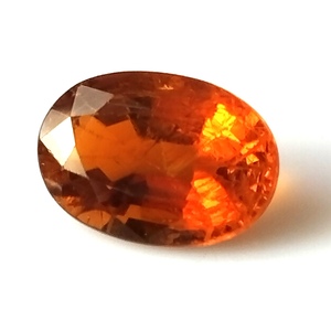 Turmalina Naranja Natural Facetada Ovalada de 2.90 Ct, Zafiro de Zambia Gems International para Joyería, Fuego Excepcional - Product Image 1