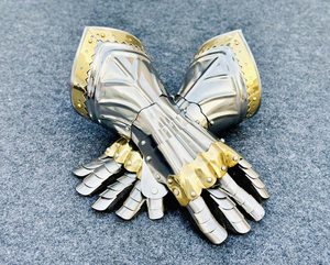 Gants en acier inoxydable plaqués or, émail doux gaufré, style armure de chevalier moderne et antique, Calvin Handicrafts, objet d'art de collection - Product Image 6