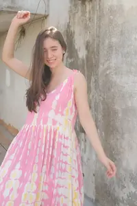 เดรสยาวทรงเอไลน์แฟชั่นใหม่สำหรับผู้หญิง คอวี ลายดอกไม้พิมพ์ดิจิทัล สไตล์ลำลองสำหรับใส่ทำงาน ผ้าฝ้ายทอ เอวธรรมชาติ สำหรับฤดูร้อน - Product Image 5