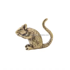 Escultura de fundición de metal Adornos de ratón Escultura Decoración de sala de estar áspera y accesorios para el hogar por Decor IMPEX - Product Image 1