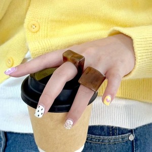 Accesorio de Moda para Mujeres y Niñas, Anillo Cuadrado de Resina Hecho a Mano, Estilo Geométrico Marrón para Uso Diario - Product Image 4