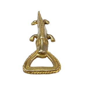 Abridor de Botellas de Latón con Diseño de Cocodrilo, Acabado Dorado Tribal, Herramienta Decorativa para Bar, Regalo Único para el Hogar y la Cocina - Product Image 1