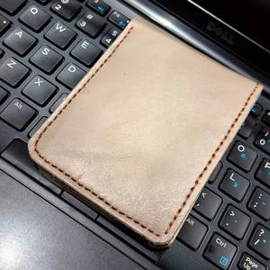 Cartera Bifold Delgada de Cuero Genuino Premium Hecha a Mano con Diseño de Caramelo, Cierre Abierto, Bloqueo RFID, para Uso Diario, Elegante para Hombres - Product Image 5