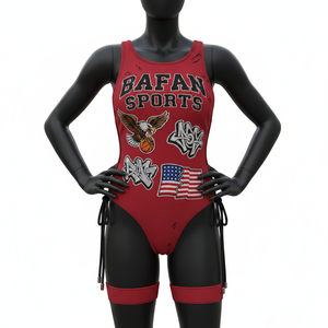 Traje de baño para mujer, 235 GSM, mezcla suave de nailon y spandex, rojo carmesí, panel en contraste, logotipo personalizado con transferencia térmica. - Product Image 1