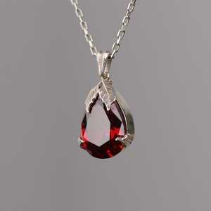 Pendentif Goutte d'eau en Rubis Rouge Feuille, Pierre Naturelle, Or Vintage, Pierre de Naissance de Janvier, Bijou en Pierre Précieuse, Cadeau pour Femme, Vente en Gros Inde - Product Image 2