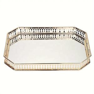Bandeja de Servir Rectangular de Metal de Diseño Premium, Chapada en Oro, Duradera, con Asas Decorativas en Relieve, Estilo Antiguo, para Bodas y Fiestas - Product Image 3