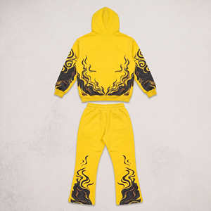 Ensemble de survêtement personnalisé pour homme avec imprimé flamme jaune, comprenant un sweat à capuche zippé et un pantalon de survêtement évasé, en molleton de coton épais, style streetwear - Product Image 5