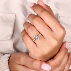 Bague de fiançailles décontractée/sportive en diamant de laboratoire taille brillant 2,28 carats certifiée IGI, plaqué or 14 carats, vermeil éternité, pour soirée - Product Image 2