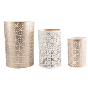 Élégant porte-bougie votif en métal offrant une éclairage doux, créant une harmonie apaisante dans les espaces intérieurs raffinés. - Product Image 4