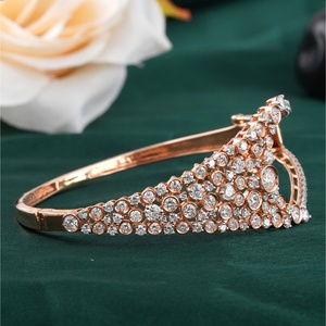 Brazalete de Oro Rosa de 14K con Bisel y Diamantes Cultivados en Laboratorio de 3.62 CT, Diseño de Racimo de Burbujas, Pulseras y Brazaletes de Diamantes - Product Image 3