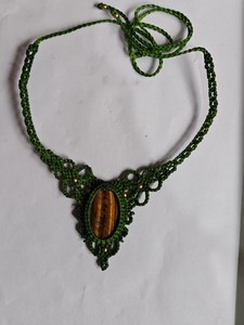 Collar de Gargantilla Hecho a Mano con Macramé y Piedra Ojo de Tigre, Collar Tribal con Cordón Verde y Gema Ovalada Tejida, Proveedor Mayorista - Product Image 1