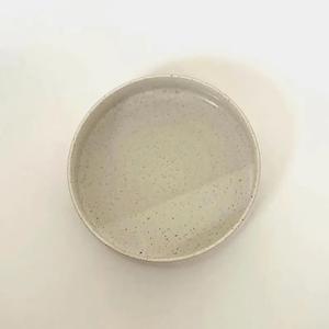 Tazón de servir contemporáneo de cerámica blanca moteada, lados anchos y rectos, interior liso y esmaltado, duradero, apto para alimentos, para cenas modernas - Product Image 3