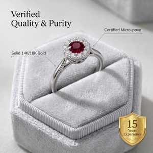 Bague Halo Classique en Or Blanc 18K avec Rubis Rouge Rond et Diamants, Bague de Fiançailles à Branches Divisées, Livraison Rapide, Conception Personnalisée, Service OEM ODM - Product Image 3