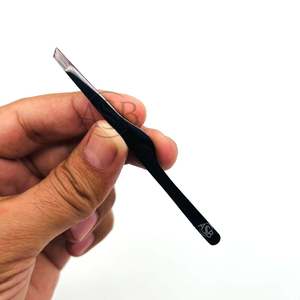Pinza de plasma negra con punta inclinada de acero inoxidable, logotipo personalizado, pinza profesional para cejas, instrumento de belleza - Product Image 4