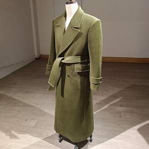 Abrigo largo de mezcla de lana verde oliva para mujer, con doble botonadura, solapa con muescas y cinturón. - Product Image 1