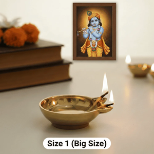 Lampe à huile artisanale en laiton plaqué or, support Diya sur piédestal, porte-mèche allongé, impression numérique pour la décoration de la maison, du temple et de Diwali - Product Image 4