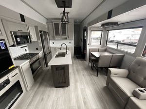 Nuevo 2025 Keystone Montana High Country 381TB - Product Image 6