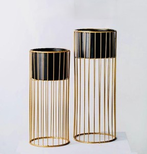 Soporte Redondo de Metal para Macetas con Diseño Personalizado, Hecho a Mano, Resistente, para Macetas Pesadas y Decoración Elegante del Hogar - Product Image 2