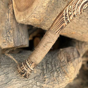 Hacha Industrial de Inspiración Nórdica con Grabado Detallado y Mango de Madera para Camping, Bushcraft y Actividades al Aire Libre - Product Image 4
