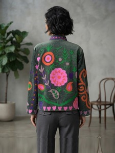 Chaqueta Bordada de Terciopelo Suzani Gris Carbón Hecha a Mano para Mujer, Abrigo Étnico Bohemio Floral, Proveedor Mayorista de Moda Boutique B2 - Product Image 2