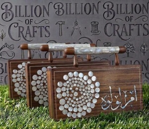 Sac à main artisanal en bois avec motif floral et mosaïque de nacre, étui rigide, distribution en gros de qualité supérieure - Product Image 1