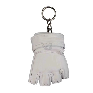 Accessoires de voiture en cuir de qualité supérieure, cadeaux promotionnels d'entreprise, usage personnel, impression de logo personnalisé, mini porte-clés en forme de gants de boxe - Product Image 6
