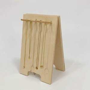 Présentoir en bois fait main pour bijoux : colliers, chaînes, pendentifs, bracelets, chaînes de cheville – Idéal pour les boutiques - Product Image 4