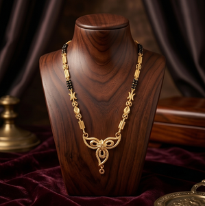 Collar con Colgante Mangalsutra Clásico de Aleación de Cobre Chapado en Oro Tradicional DIVYORO para Mujer - Product Image 2