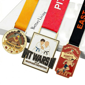 Placas de Esmalte Suave Personalizadas con Impresión UV y Baño de Oro en Aluminio Fundido a Presión para Regalos Promocionales, Fabricantes OEM - Product Image 1