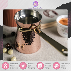 Cafetière turque en cuivre martelé à la main d'origine indienne, très demandée et parmi les plus vendues, avec poignée en laiton pour servir le café - Product Image 3