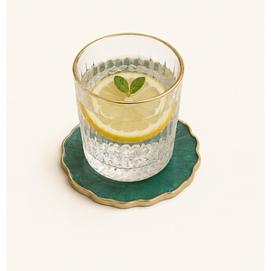 Sous-verres en résine verte avec bord doré, faits à la main, en forme de feuille de lotus, en époxy émaillé, pour la protection des tables lors de la préparation du café, du thé et des boissons. - Product Image 2