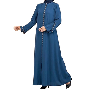 Abaya Classique Ouverte Modeste Simple avec Pompons – Aura Lavande Vente en Gros pour Femmes Musulmanes 100% Coton Mousseline Couleur Unie - Product Image 3