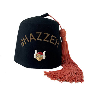 Sombrero Fez Negro con Bordado GhazzeH y Parche Vikingo, Borla Roja, Gorro Étnico Unisex para Adultos, Estilo Casual de Invierno - Product Image 1
