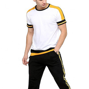 Camiseta Blanca de Manga Corta para Hombre con Cuello Redondo y Ribete en Amarillo y Negro, Corte Regular, Estilo Casual, Tejido de Punto, Color Sólido - Product Image 3