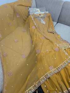 Garara de chifón bordado de 3 piezas, bordado por delante y por detrás, con dupatta de chifón bordado y garara de chifón bordado. - Product Image 2