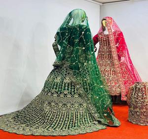 ชุดเลเฮนกาผ้ากำมะหยี่สำหรับเจ้าสาว พร้อมงานปักประณีต ชุดพื้นเมืองแบบดั้งเดิมสำหรับงานแต่งงานและงานเฉลิมฉลอง - Product Image 2