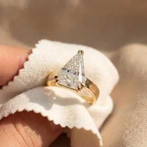 Anillo Solitario de Diamante Cultivado en Laboratorio de 3.02 CT con Corte Triangular para Mujer, Oro Sólido de 14K, Regalo Sorpresa de Boda para Novia - Product Image 5