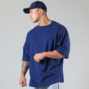 เสื้อยืดคอกลมผู้ชายผ้าเจอร์ซีย์คอตตอน 100% คุณภาพสูง แบบสวมใส่สบาย ระบายอากาศได้ดี แขนสั้น ไซส์ใหญ่ สั่งทำได้ รับผลิตแบบ OEM ขายส่ง - Product Image 3