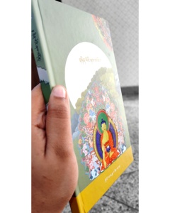 Livre religieux relié de haute qualité avec pages imprimées sur mesure, couverture durable et finition élégante pour une utilisation longue durée - Product Image 5