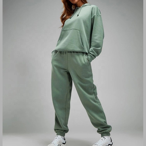 Nuevo Conjunto Deportivo de Dos Piezas para Mujer, Color Verde Oliva, Hombros Caídos, Sudadera con Bolsillo Canguro y Pantalones Deportivos, 100% Algodón - Product Image 6