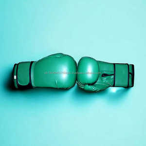 Guantes de boxeo con correa de piel de vaca personalizados al mejor precio, guantes de entrenamiento Muaythai MMA impermeables hechos de cuero/cuero Pu para exteriores - Product Image 2