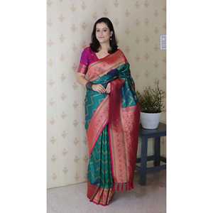 Sari de Noche Tejido en Seda Suave Verde de la Marca Elite Weaves, con Diseño ZigZag Meenakari Zari - Product Image 6