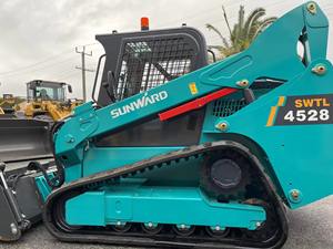 Mini-chargeuse sur chenilles d'occasion de 3 tonnes, jaune, avec rotation à 360 degrés et chenilles en caoutchouc, pour travaux d'aménagement paysager résidentiel - Product Image 2