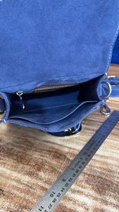 Sac à main fourre-tout en daim bleu pour femme avec fermeture à boucle métallique, bandoulière, grande capacité, deux poignées, usage quotidien - Product Image 6