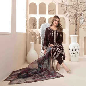Trajes de terciopelo de 3 piezas de diseñador, venta al por mayor, marca Original Heavy Maxi para ropa de fiesta, ropa india y pakistaní, marca Tawakkal - Product Image 3