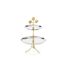 Support à gâteau décoratif compact en métal pour l'arrangement de desserts lors de fêtes à domicile, offrant une taille pratique et un design moderne - Product Image 1