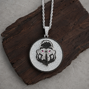 Collar con Colgante de Gorila Personalizado Estilo Hip Hop, con Incrustaciones de Moissanita VVS, Joyería Plateada con Incrustaciones - Product Image 1