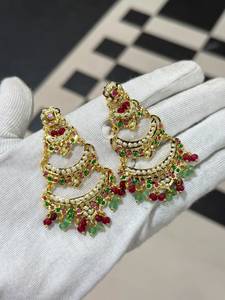 Pendientes de Perlas de Imitación y Diamantes con Baño de Rodio Estilo Jadau, Joyería Nupcial Tradicional India, Venta al Por Mayor - Product Image 1